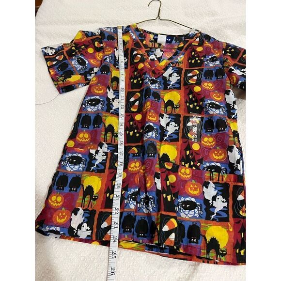 Med + Wear Halloween October Scrub Top Size XS - Picture 5 of 5